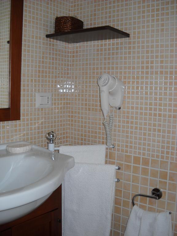 Domomea Hotel Quartu SantʼElena Стая снимка
